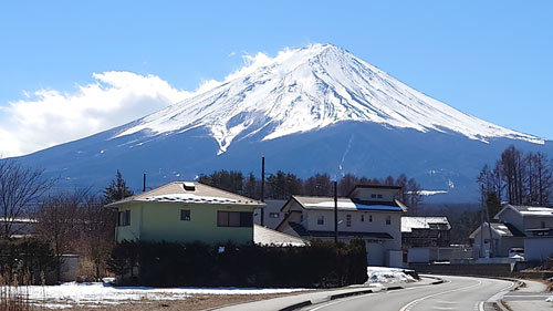２月２４日撮影、河口湖町民グラウンド下からの富士山